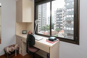 Image 10 - 892307