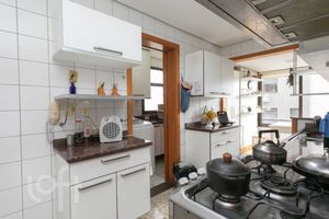Image 21 - 892307