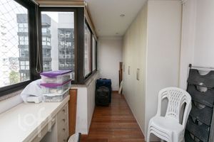 Image 37 - 892307