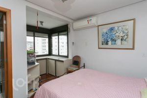 Image 13 - 892307