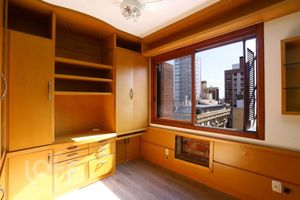 Image 9 - 892310