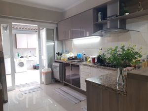 Image 9 - 892311