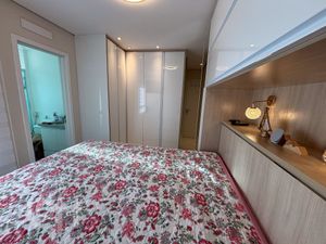 Image 19 - 892322
