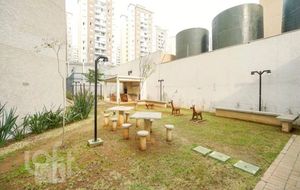Image 17 - 892326