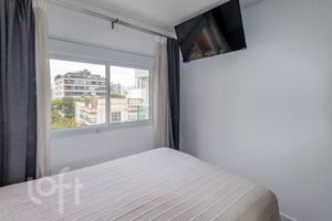 Image 7 - 892352