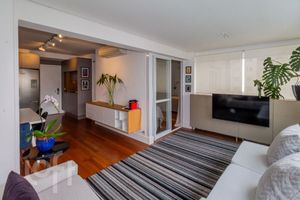 Image 1 - 892352