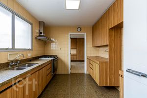Image 12 - 892376