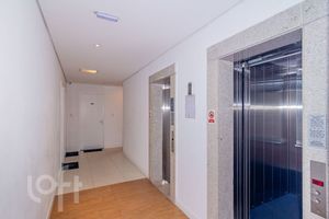 Image 29 - 892378