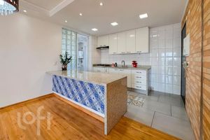 Image 8 - 892412