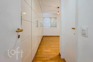 Image 32 - 892412