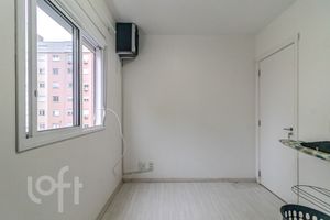 Image 17 - 892432