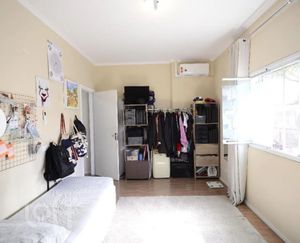 Image 8 - 892442