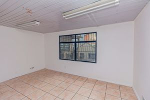 Image 3 - 892495