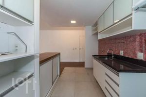Image 6 - 892499