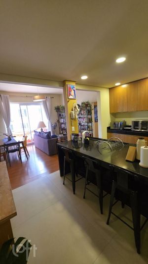 Image 17 - 892506