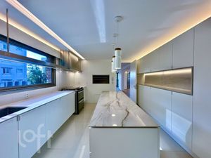 Image 29 - 892520