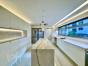 Image 31 - 892520