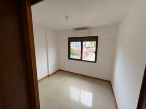 Image 7 - 892521