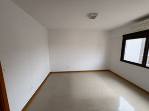 Image 6 - 892521