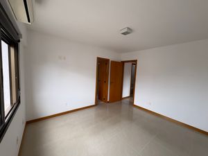 Image 4 - 892521