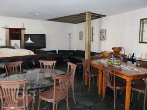 Image 8 - 892541