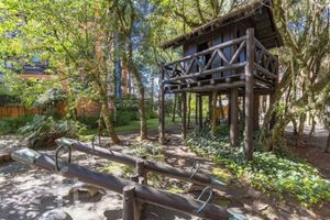 Image 14 - 892547
