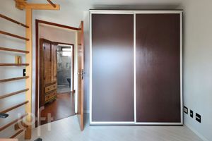 Image 18 - 892559