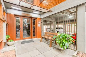 Image 18 - 892564