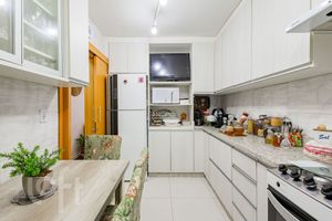 Image 4 - 892564