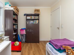 Image 18 - 892570