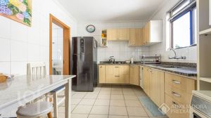 Image 10 - 892571