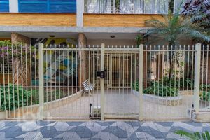 Image 31 - 892575