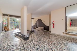 Image 35 - 892575
