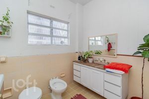Image 19 - 892575