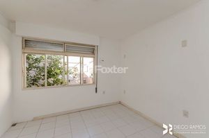 Image 11 - 892579