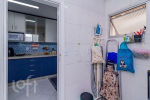 Image 39 - 892589