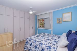Image 19 - 892589