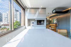 Image 8 - 892592