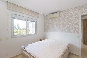 Image 19 - 892603