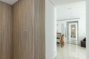 Image 33 - 892603