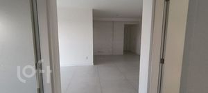Image 11 - 892651