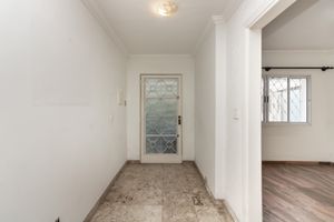Image 18 - 892653
