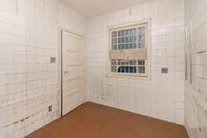Image 8 - 892653