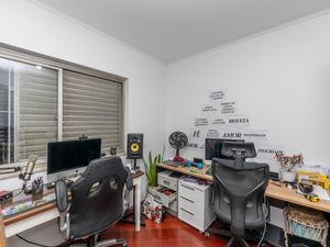 Image 19 - 892658