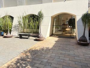 Image 8 - 892660