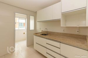 Image 9 - 892662