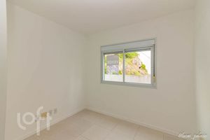 Image 7 - 892662