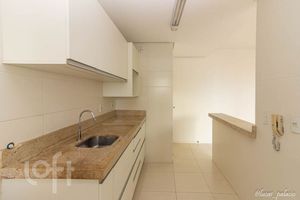 Image 10 - 892662