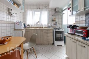 Image 6 - 892672