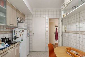 Image 9 - 892672